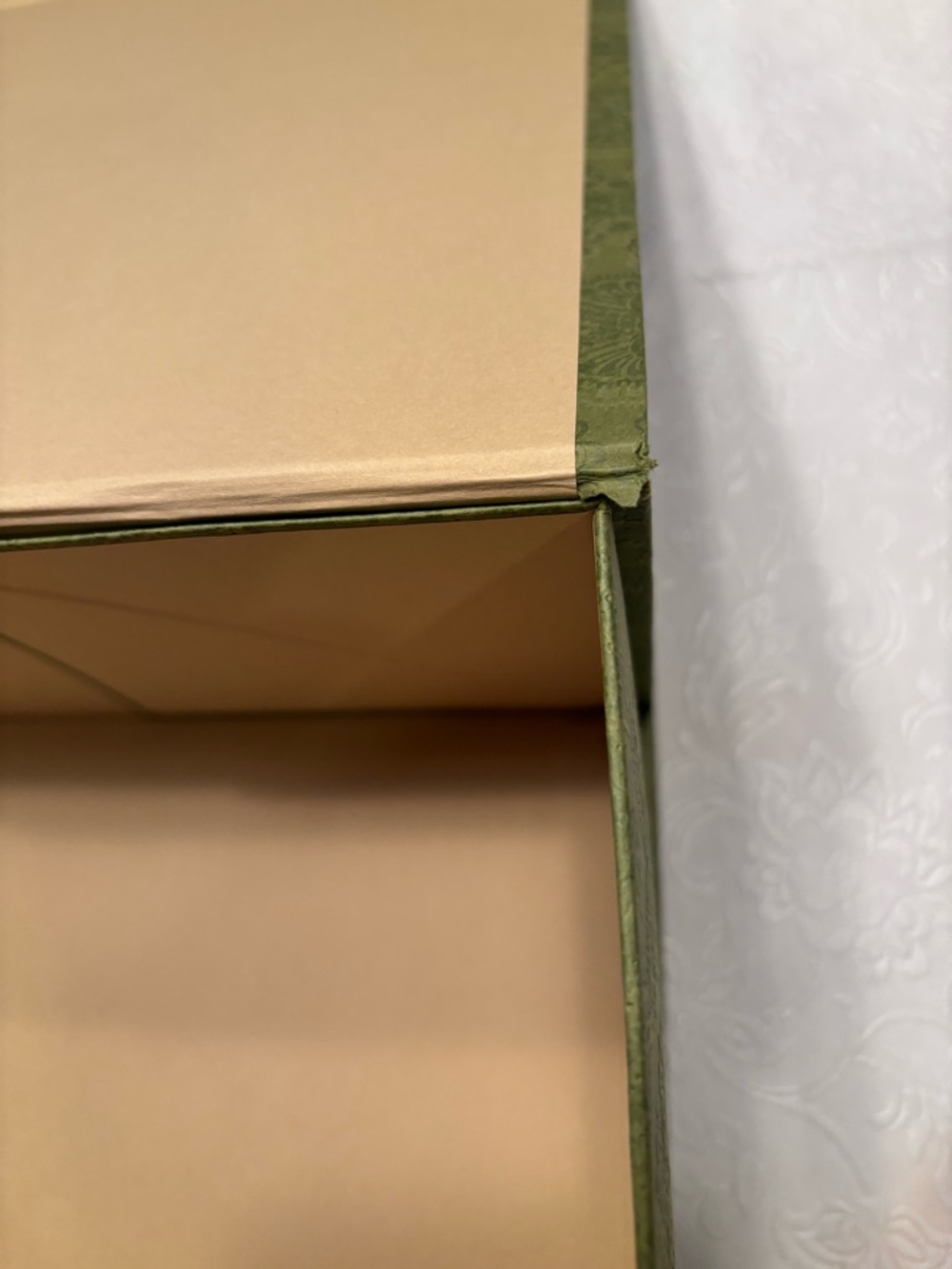 Gucci Olive Green Embossed Designer Box - Picture 7 of 11